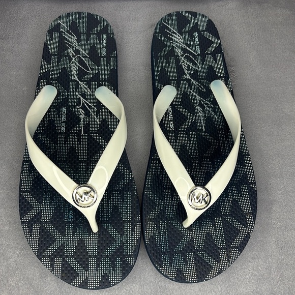 🔥🔥🔥Michael Kors Gray and White Sandals Size: 10M🔥🔥🔥 - Picture 5 of 6